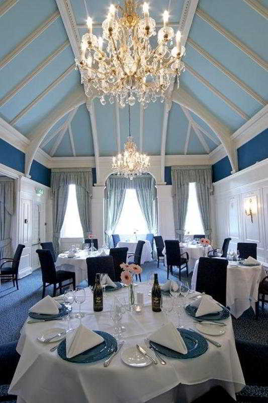ברידג'נד The Coed-Y-Mwstwr Hotel מסעדה תמונה